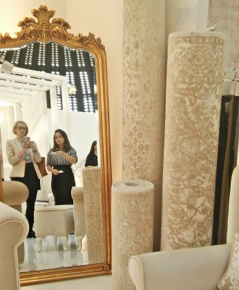 poseta sajmu namestaja ana maria dizajner enterijera stand promenada amgdizajn