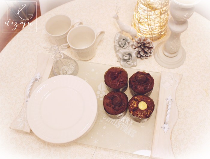 dekoracija stola za bozic praznici aranziranje